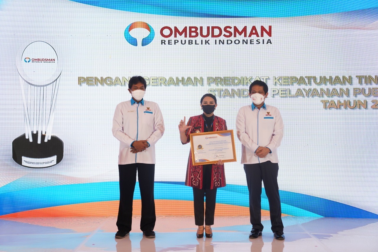 Sukses Berikan Pelayanan Publik, Bupati Landak Terima Penghargaan Ombudsman RI